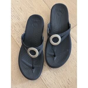 Crocs Sanrah Sandals Black Slip On Wedge Thong Flip Flops Casual Women’s Size 6